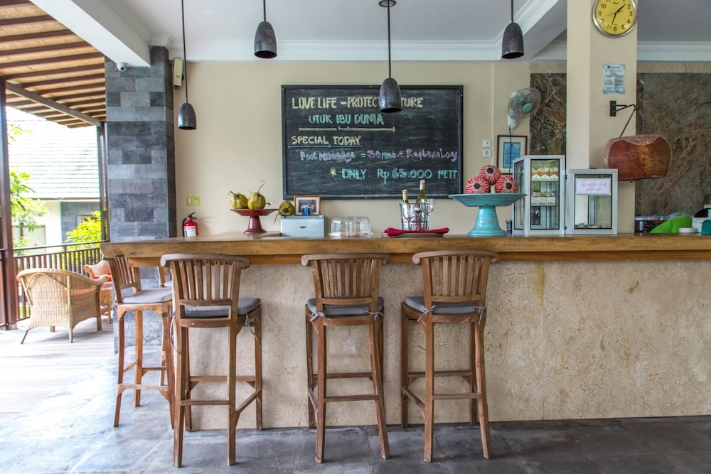 Food & Beverage