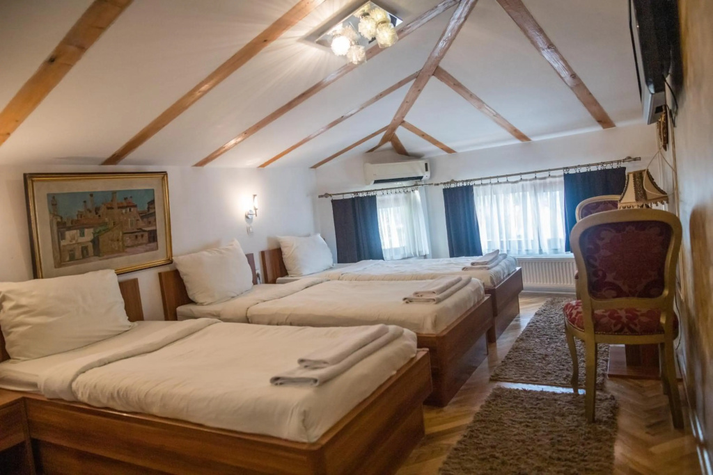 Hotel Herc — 2