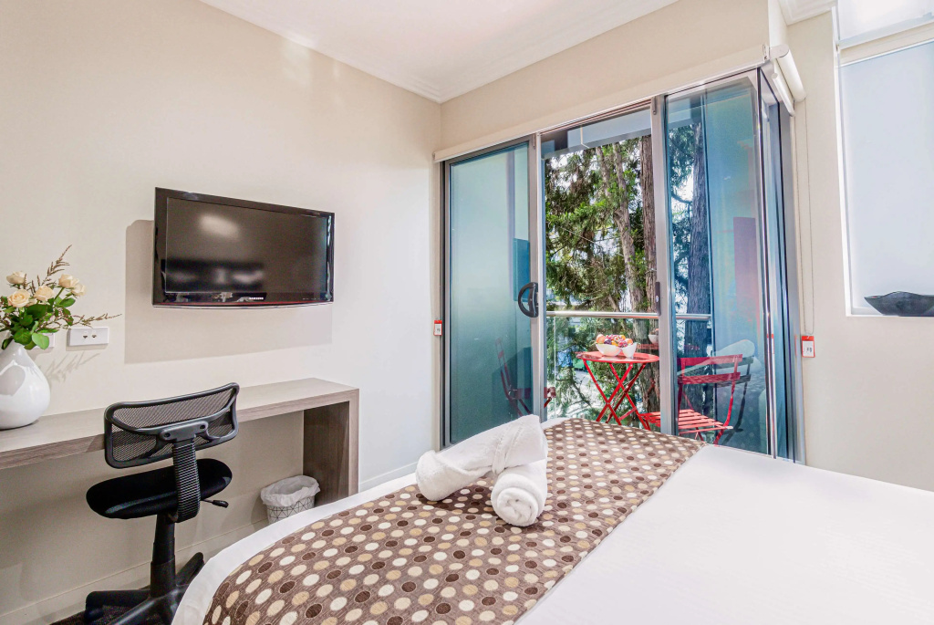 Deluxe Double room with balcony (full double bed)