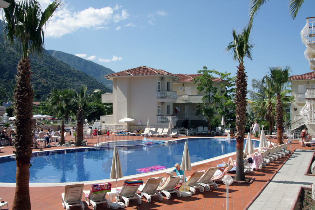 The Blue Lagoon Deluxe Hotel - 3