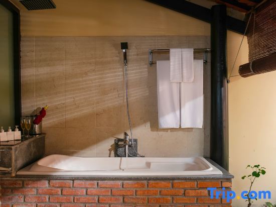 Sea Lion Beach Resort & Spa