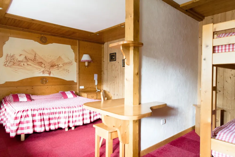 Standard Quadruple room with balcony