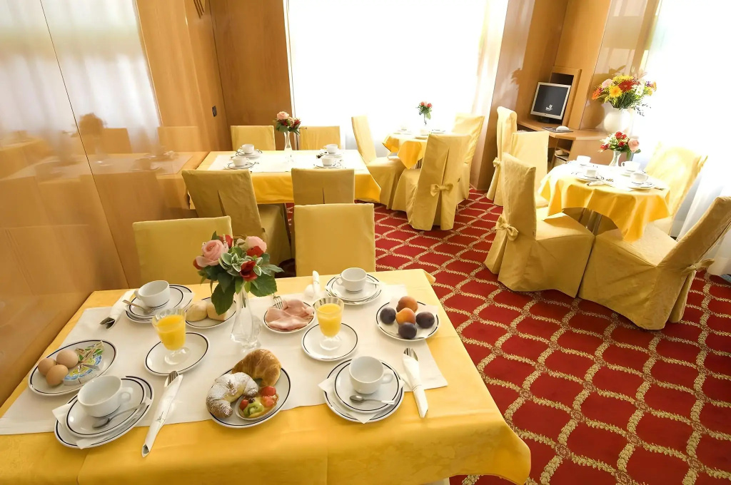 Hotel photo 12