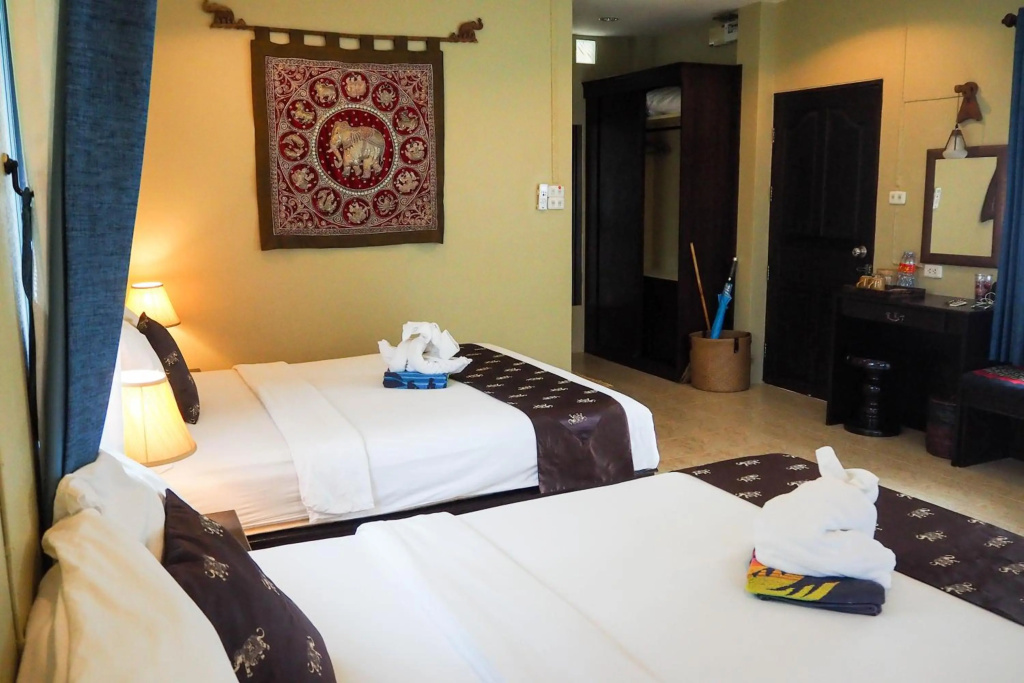 Lanta Castaway Beach Resort — 2