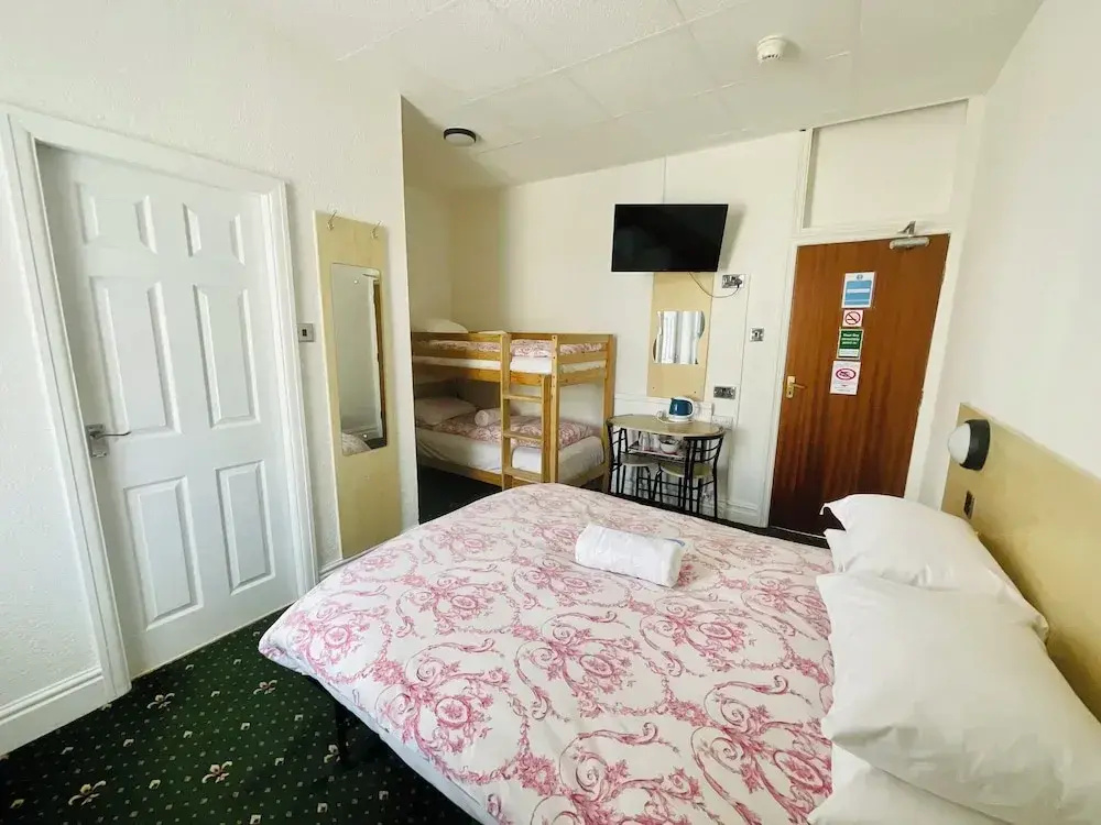 Economy Quadruple room