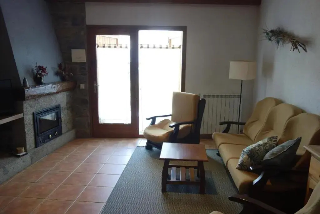 2 Bedrooms Cottage
