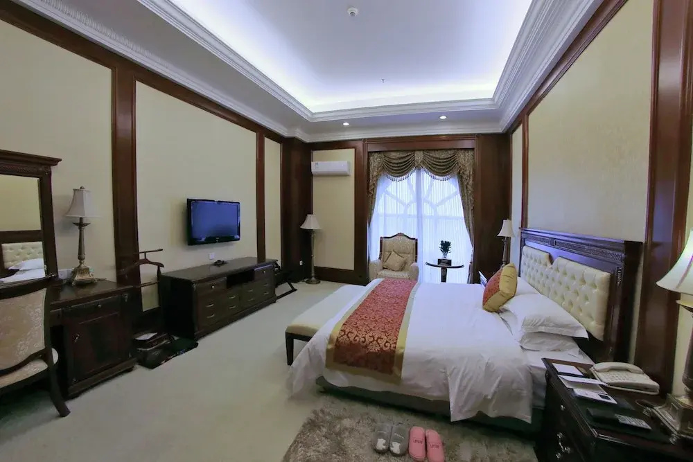 Gladden Hotel — 5
