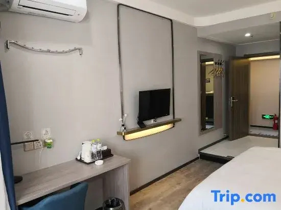 Deluxe Double room (full double bed)