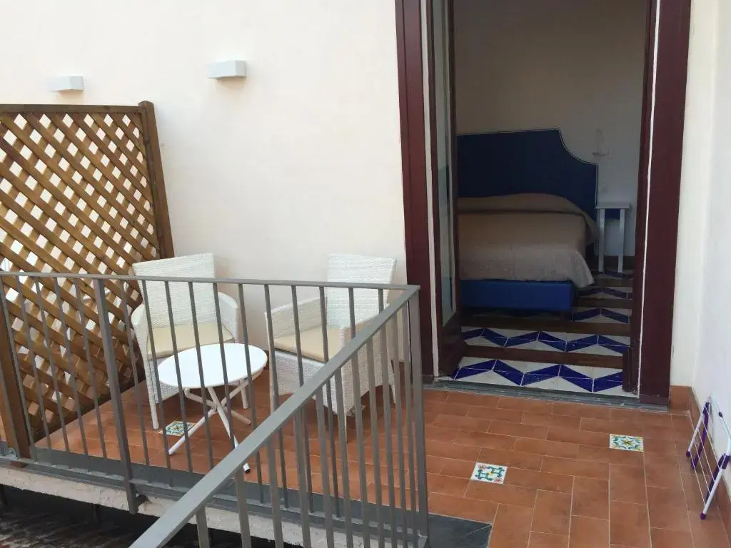 Standard Double room with balcony (full double bed)