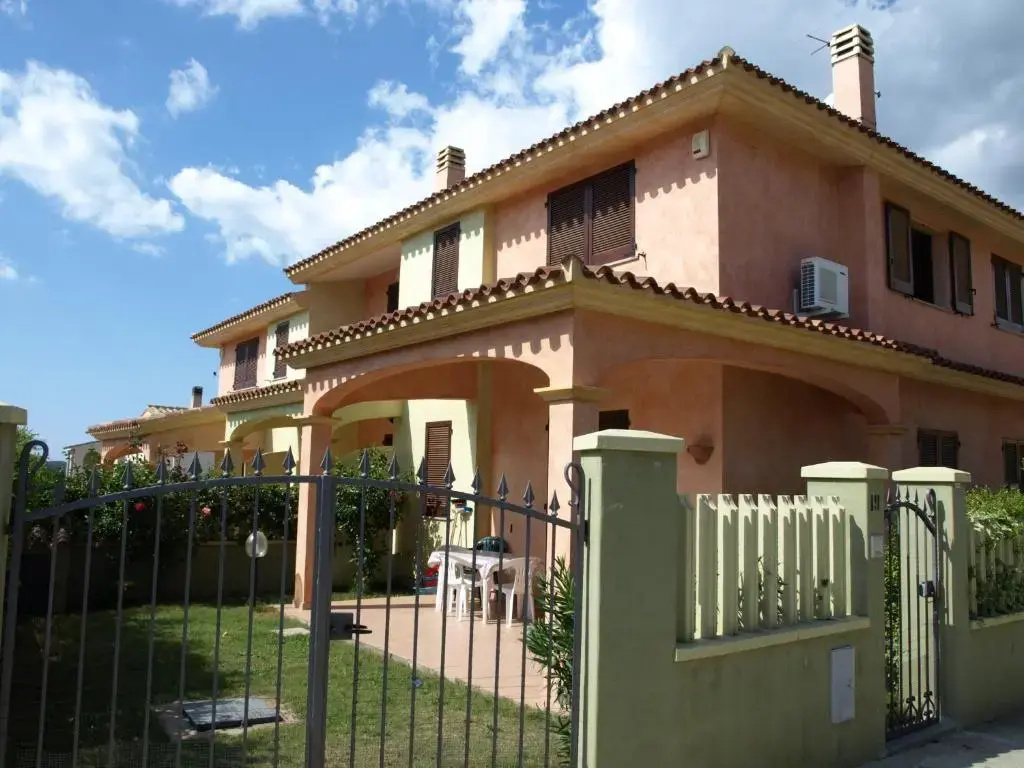 3 Bedrooms Apartment