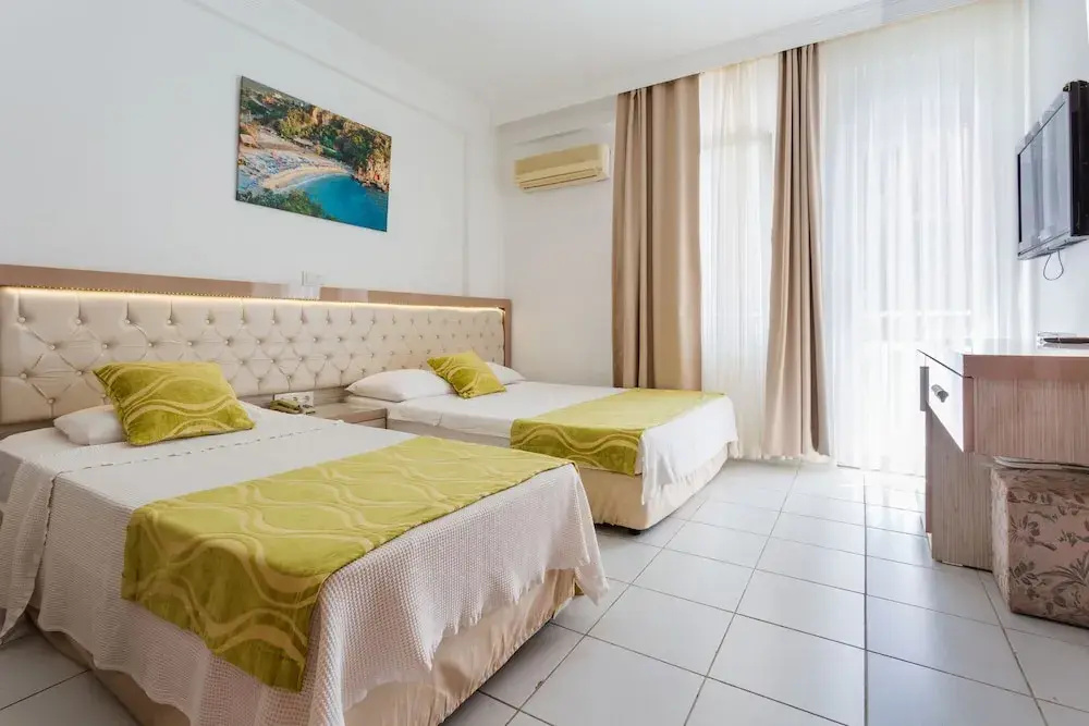 Standard Triple room