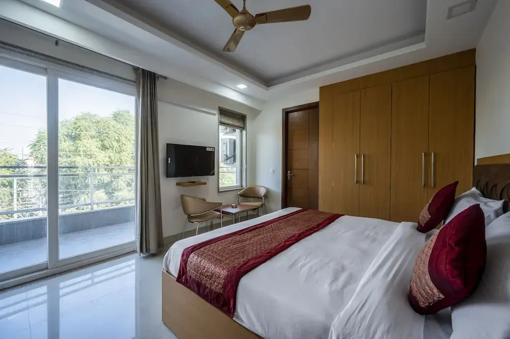 Superior Double room with balcony (full double bed)