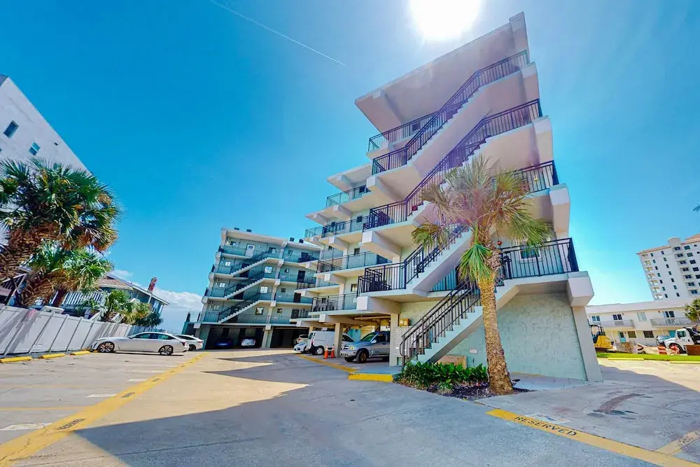 Oceanview Condo With Pool, Beach Access, Jetted Tub, W/d, & AC