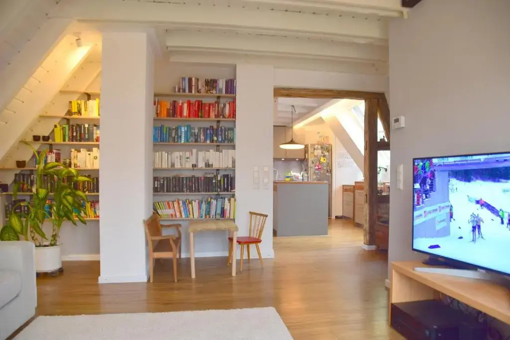 Wunderschöne helle Wohnung, 10 min zum Zentrum