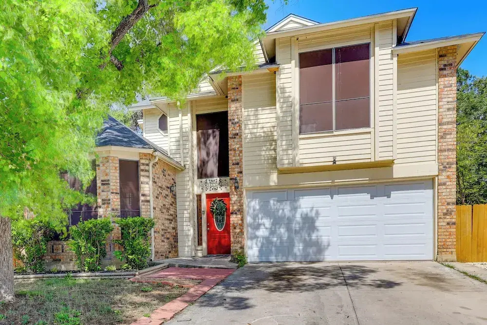Spacious San Antonio Home: Google Fiber, Game Room