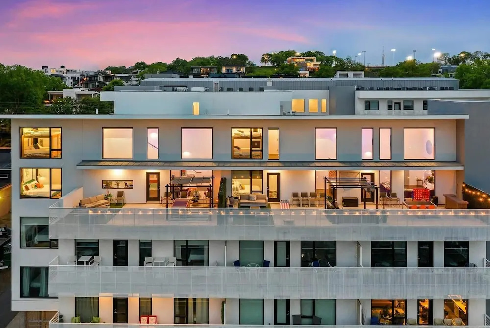 New Walk to Gulch - Private Penthouse Pool Deck Views