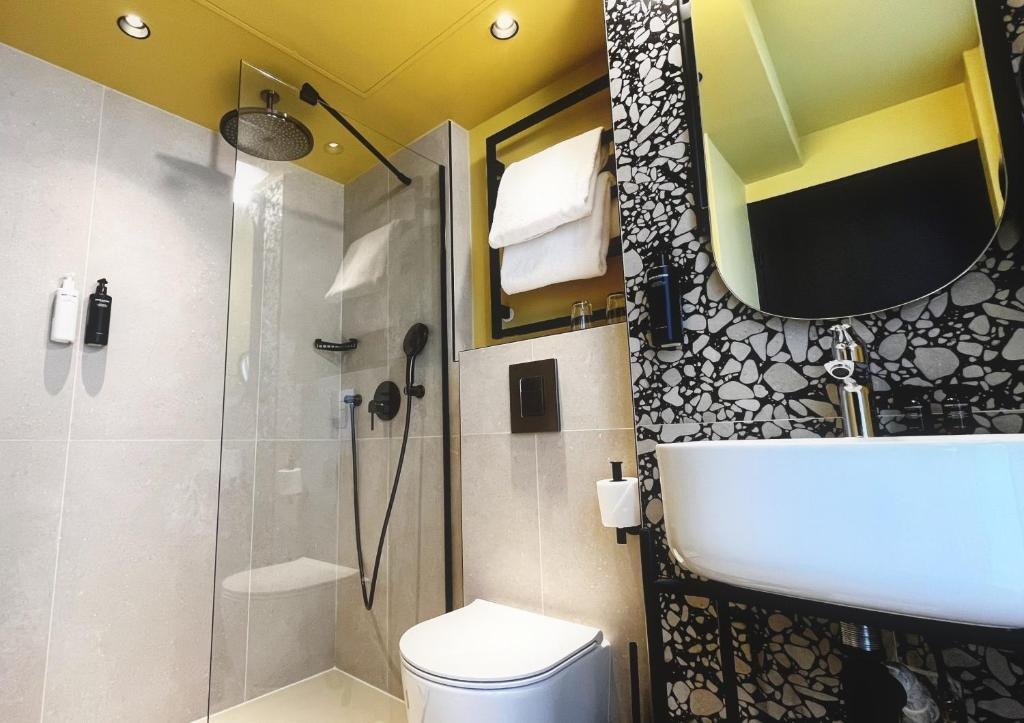 Standard Twin room (twin beds) — room photo 2