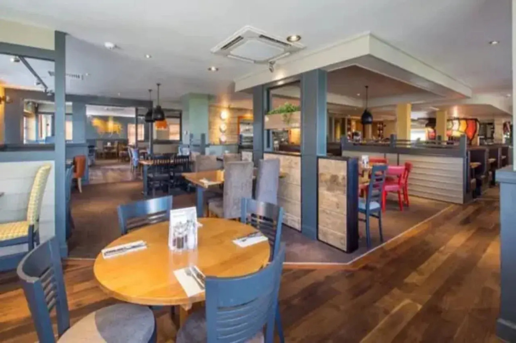 Premier Inn Llanelli Central East - Général