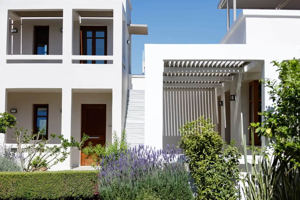 Mikro Livadi Special Lodges