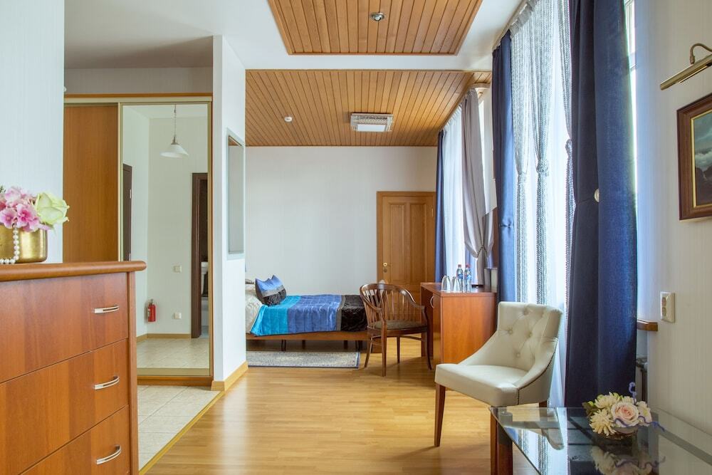 Четырёхместный полулюкс в Президент