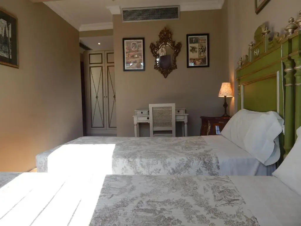 Double room with view of the Giralda (full double bed)