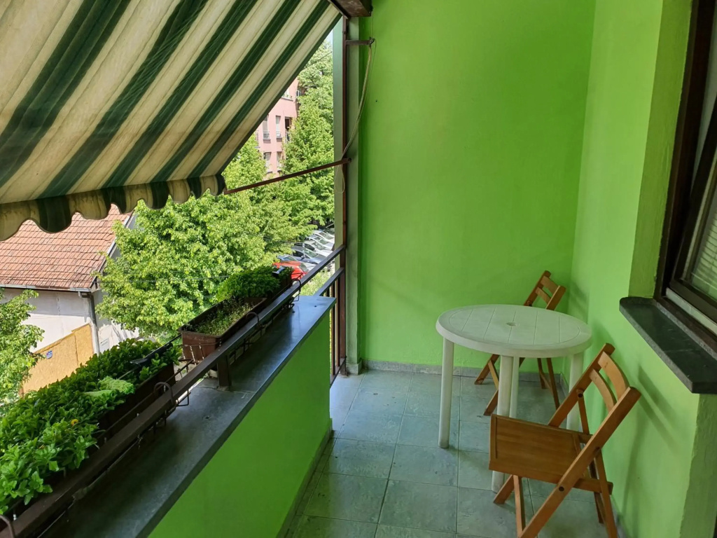 Apartman Yellow House