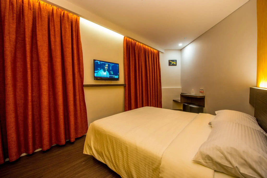Deluxe Double room (full double bed)