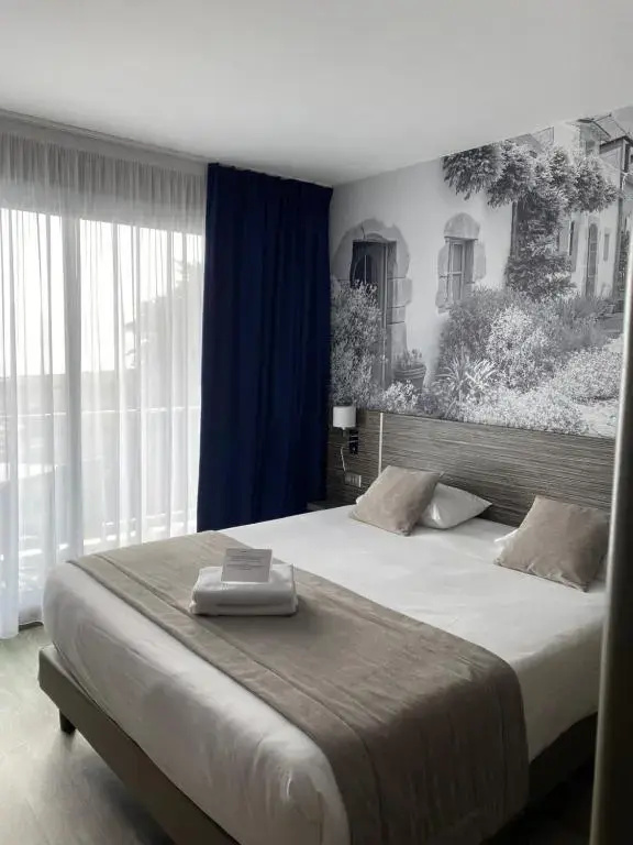 Standard Double room with sea view (full double bed)