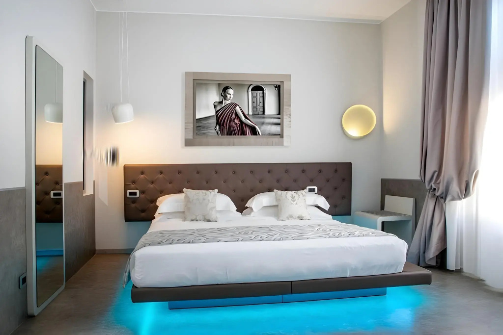 Отель Montenapoleone Suites в Милане