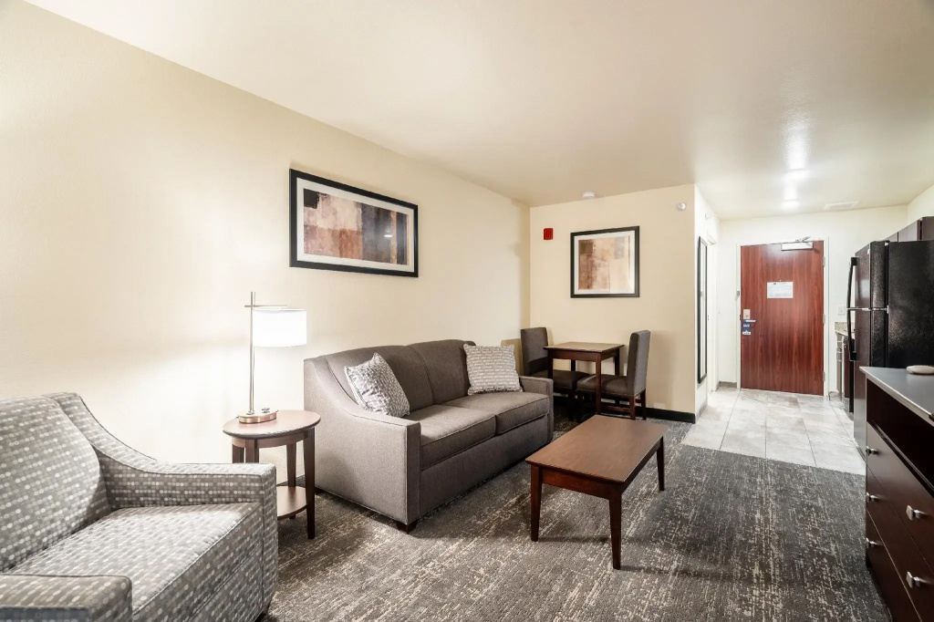 Double Suite (full double bed)