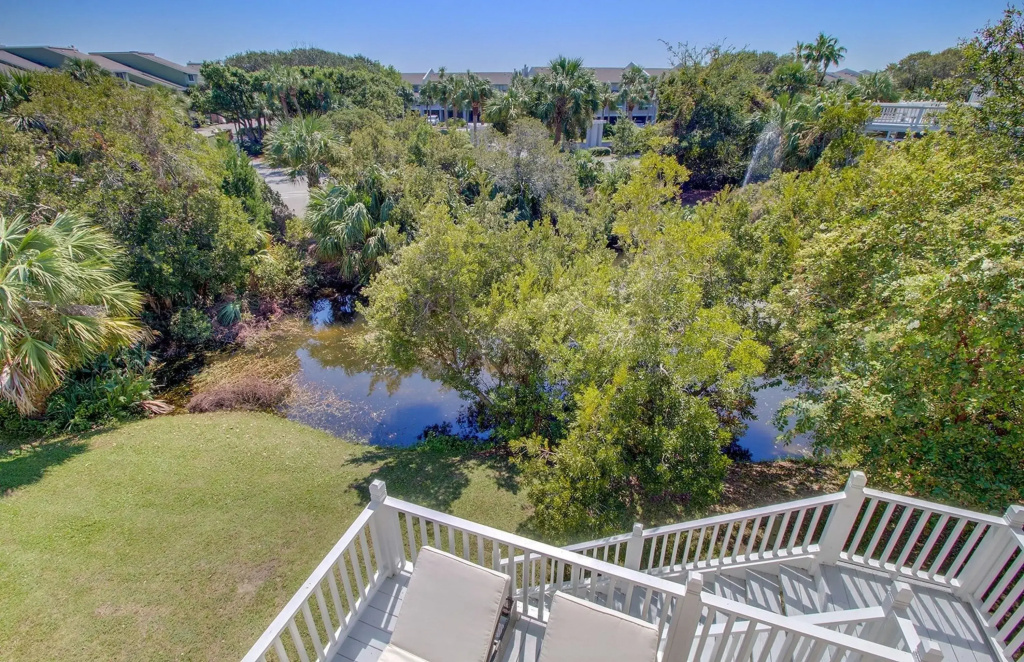 72 Pelican Bay Avantstay Community Pool, Decks