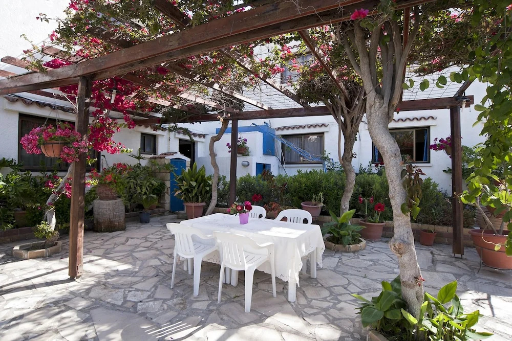 Room in Apartment - One Bedroom Apartment - Just 800 m From the Beach