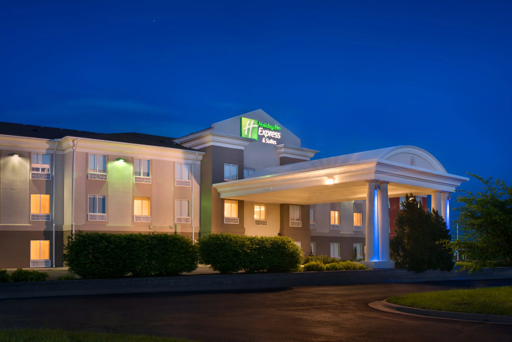 Holiday Inn Express & Suites Lawrence by IHG