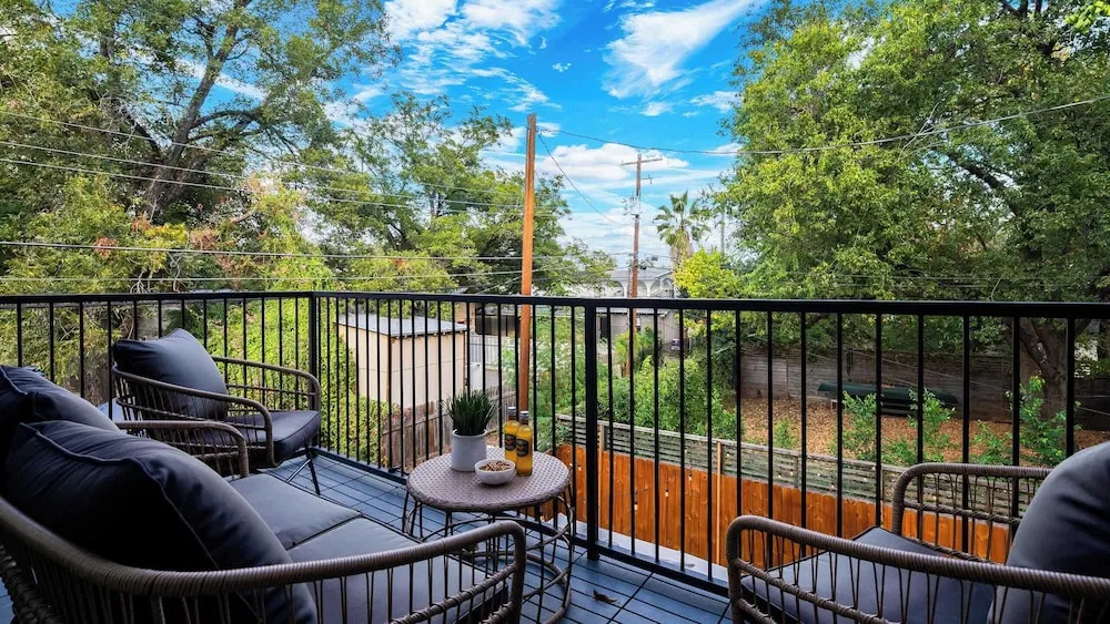 Stylish Home With Firepit & Balcony Steps From Austins Best Near Rainey St, Lady Bird Lake & Downtown The Ashlee by Avantstay