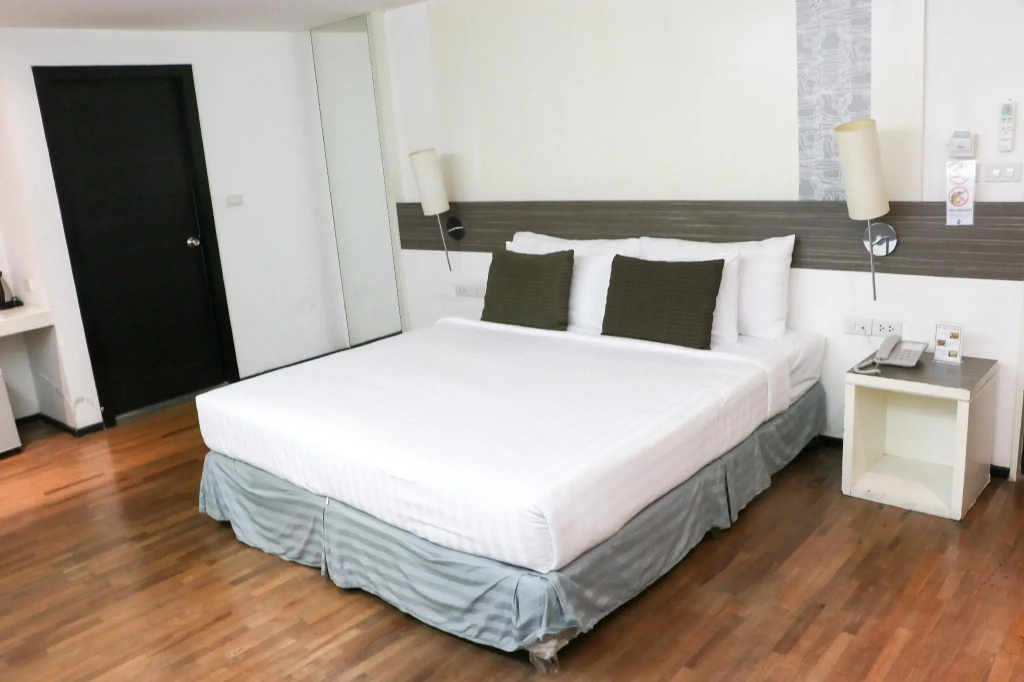 Deluxe Double room (full double bed)