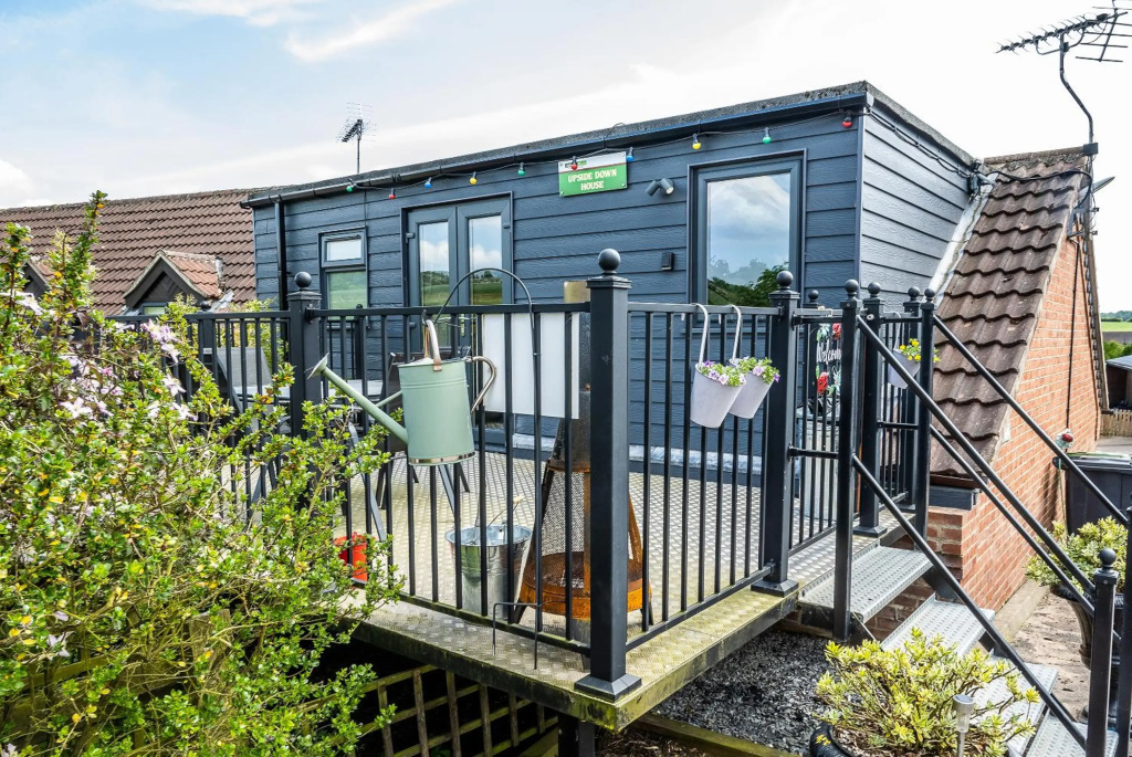 UPSIDE DOWN HOUSE Sleeps 6 Near Sherwood Forest At Fairview Farm in NOTTINGHAM set in 88 acres