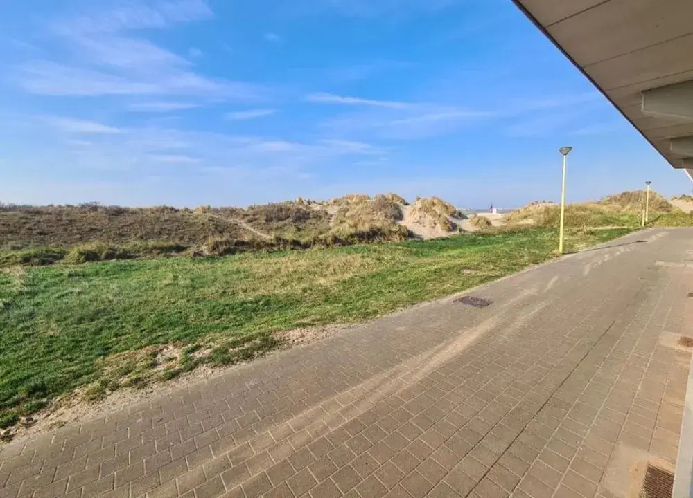 Apartment on Beach Near Town Center