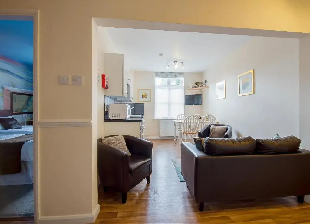 2 Bedrooms Apartment