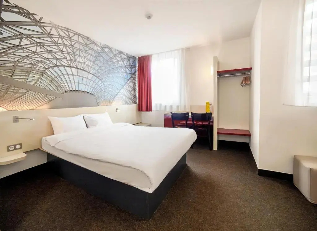 Standard Double room (full double bed)