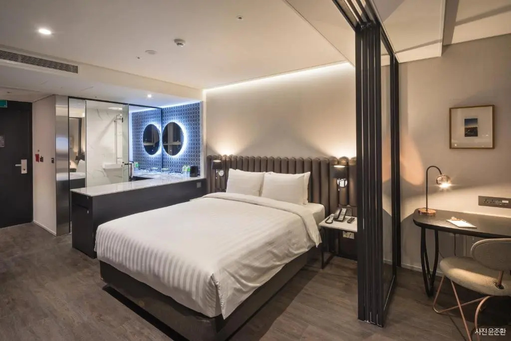 Standard Double room with ocean view (full double bed)