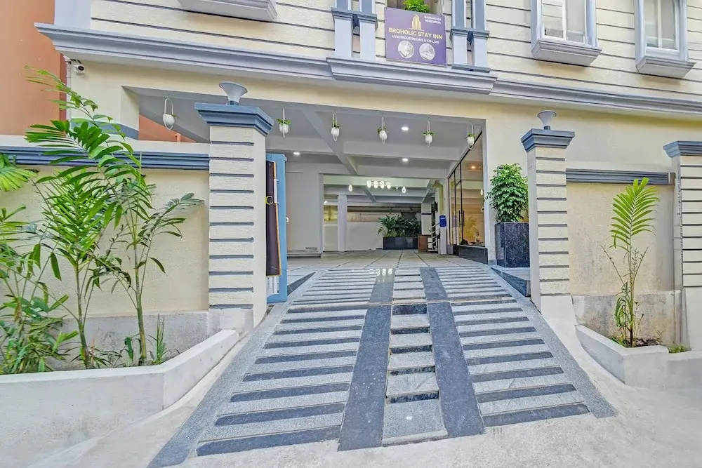 Fabhotel Broholic Stay Inn