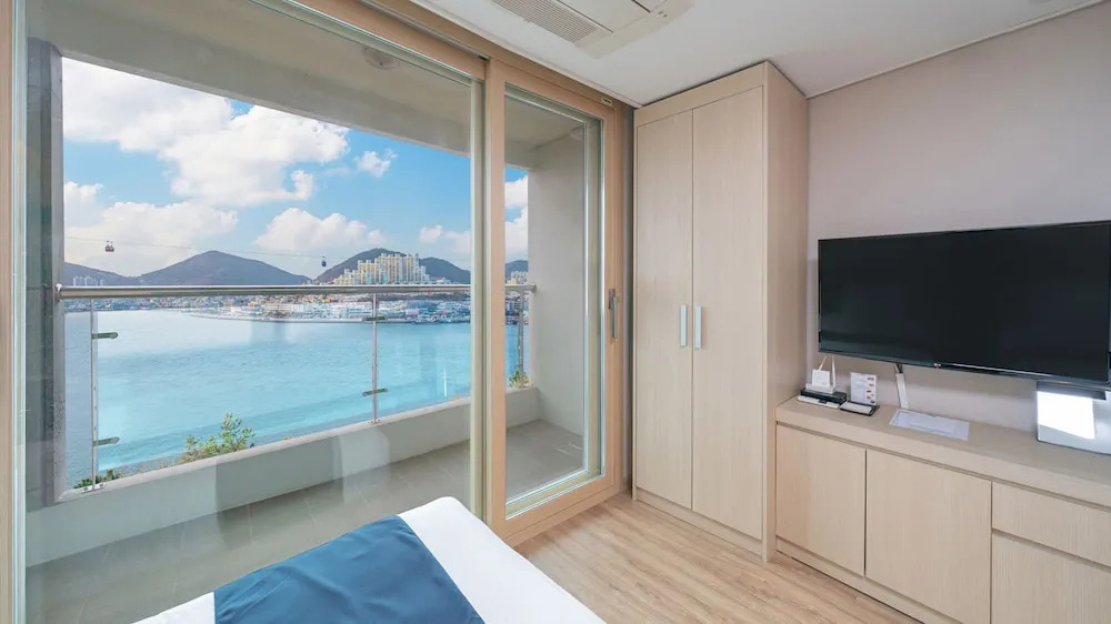 Deluxe Double room with sea view (twin beds)