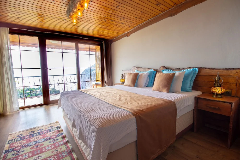 Deluxe Double room with balcony and with sea view (full double bed)