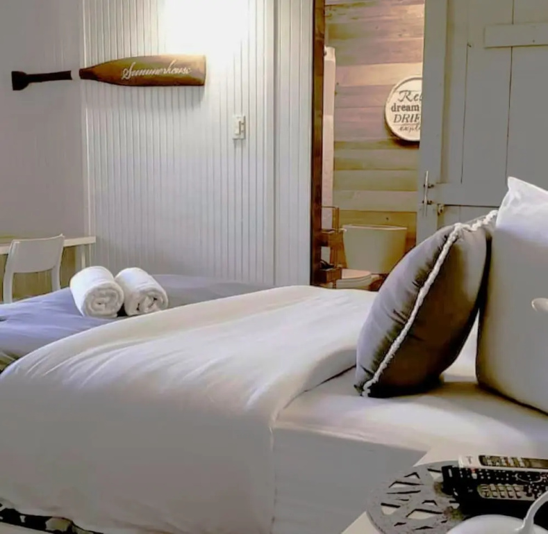 Standard Double room with balcony (full double bed)