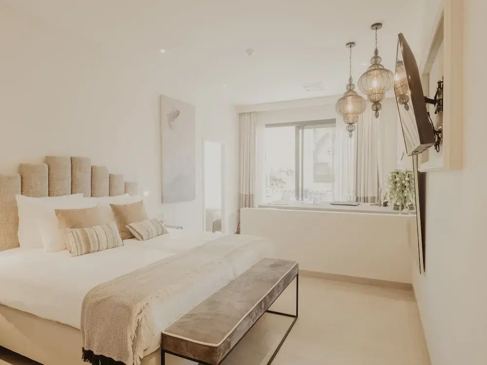 2 Bedrooms Studio