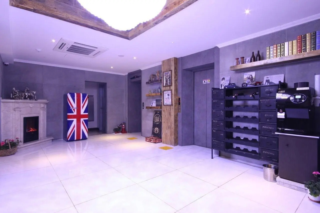 Lobby & Reception