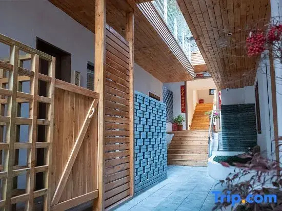Gulou Li Homestay Luoyi Ancient City Lijingmen Cross Street Branch