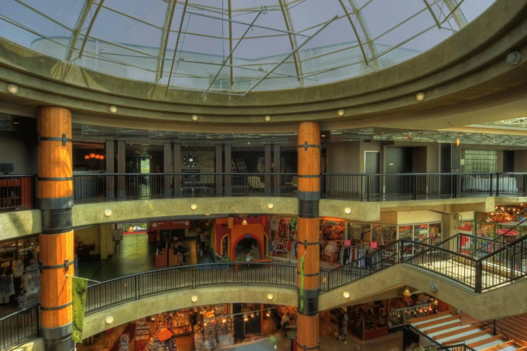 Lonsdale Quay Hotel - фото 26