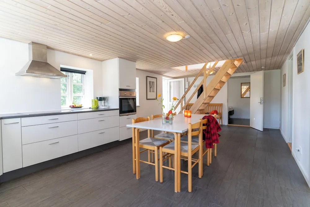 3 Bedrooms Apartment with garden view