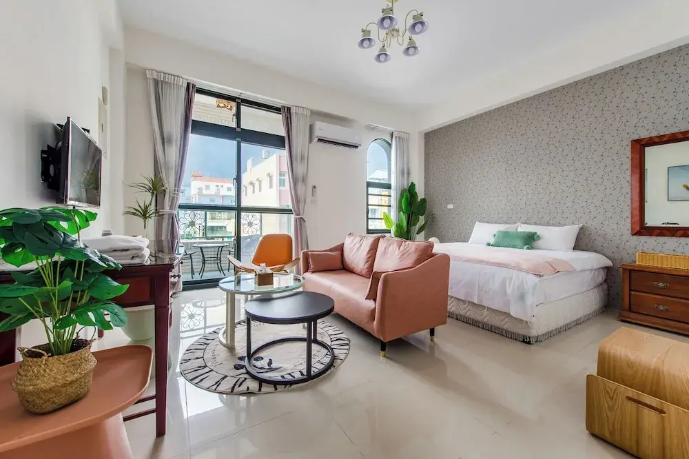 Deluxe Double room with balcony full double bed